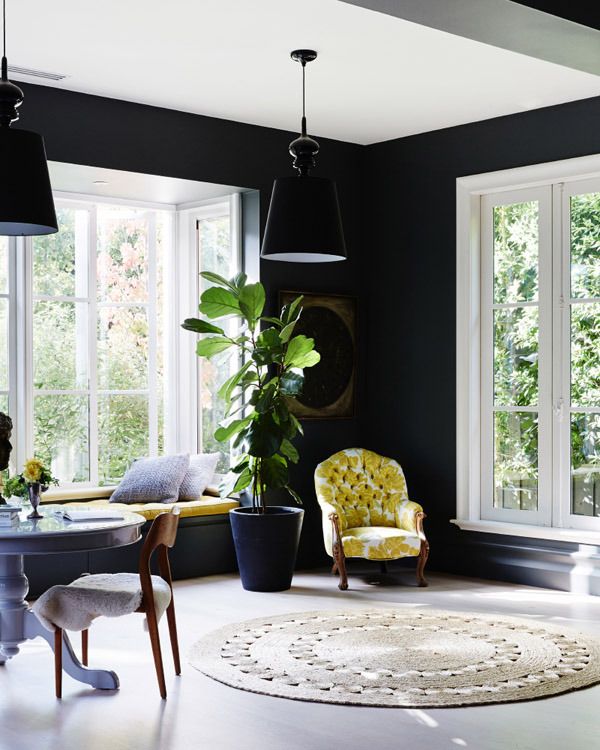 espaço relaxante em preto e branco