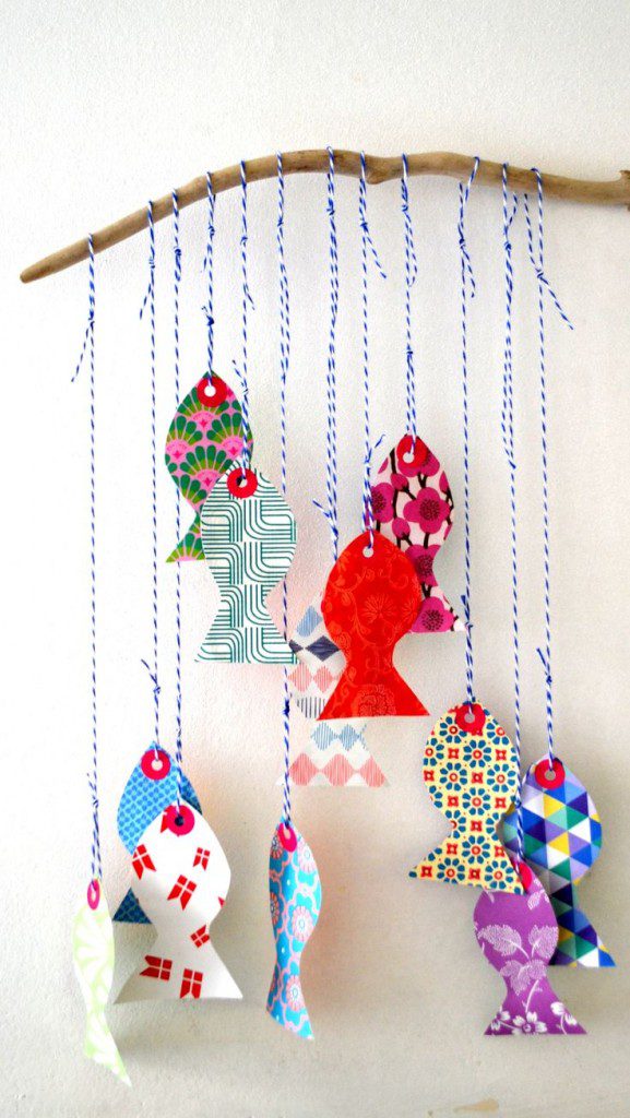 móbiles de çapel formato de peixinhos quarto de bebê