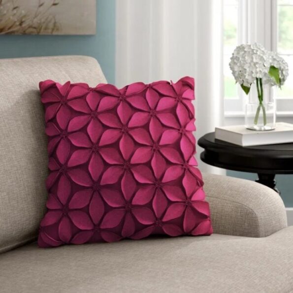 almofada na cor magenta para decorar a sala