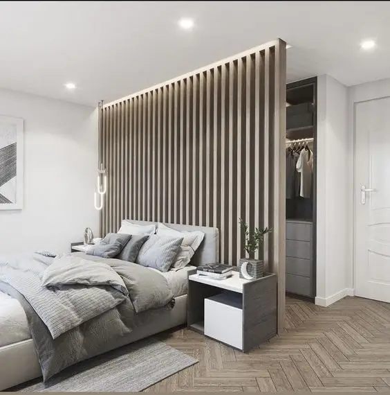 quarto-de-casal-com-closet-em-painel-ripado