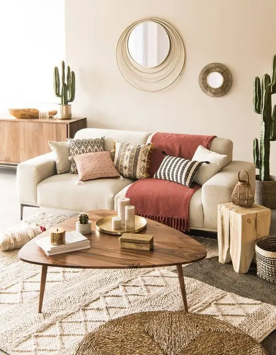 sofa-off-white-com-manta-rosa-queimado