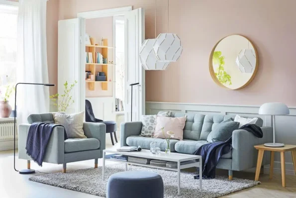 sala elegante em tons de azul e rosa claro